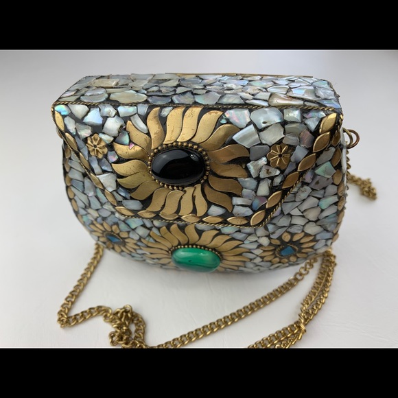 Clutche - Picture 1 of 4